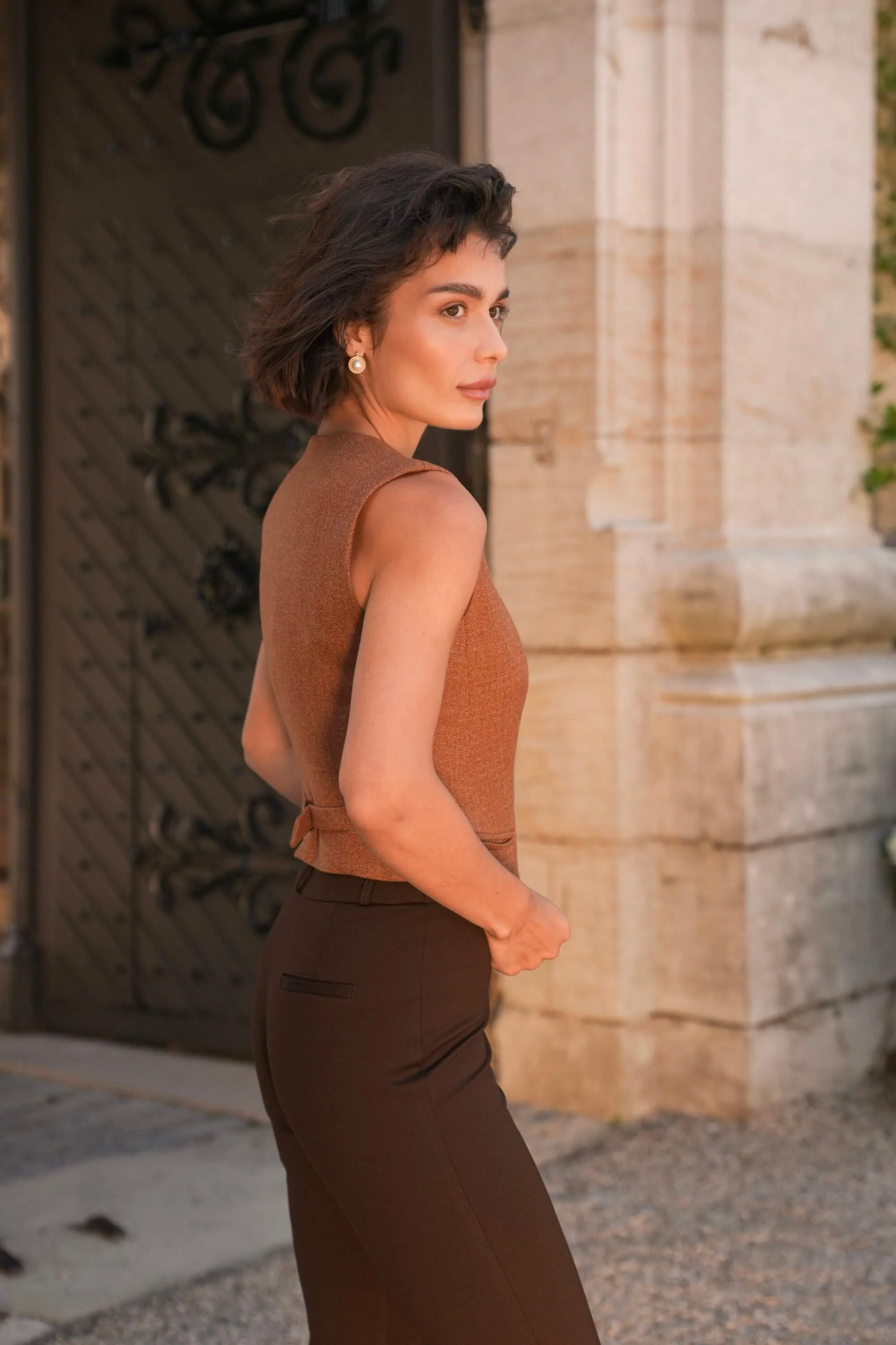 Leo Sleeveless Vest - Image 16